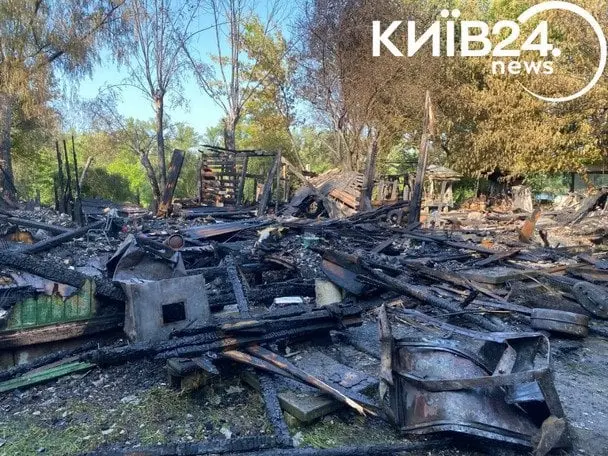 Нічна атака на Київ: журналісти показали жахливі руйнування у Дніпровському районі (фото)