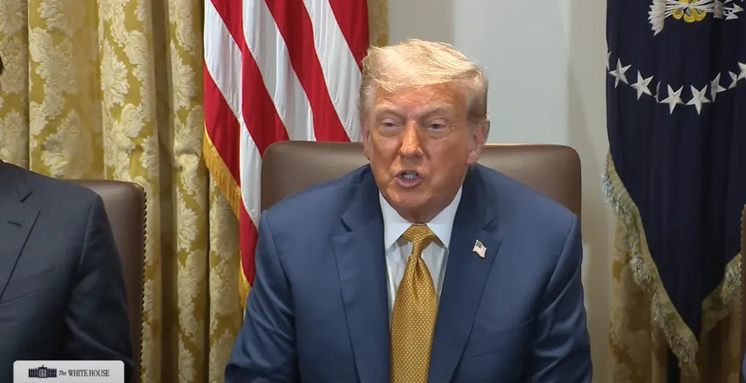 Трамп каже, що не знає, хто розпорядився зупинити поставки зброї Україні