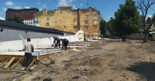 На території колишнього ринку «Добробут» в центрі Львова почали будувати МАФи