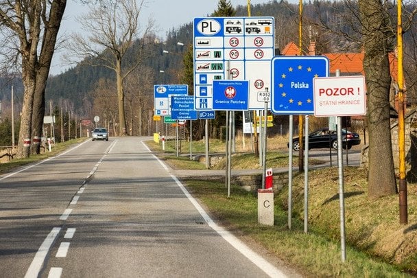 Перетин кордону з дитиною 2025 року: оновлені правила та необхідні документи