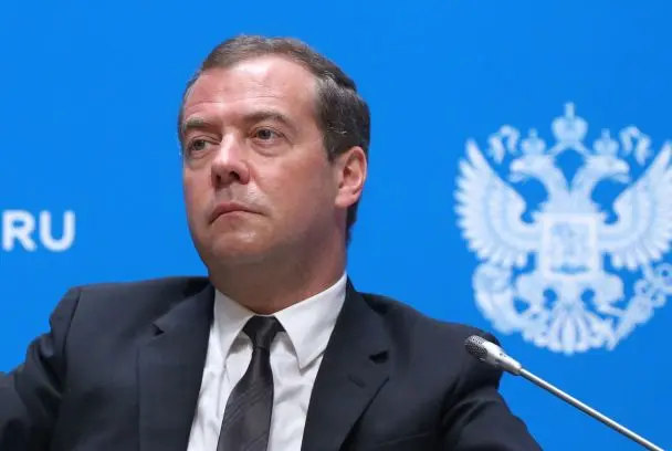 Медведєв висловився про війська НАТО в Україні і згадав "безмозкого гальського півня"