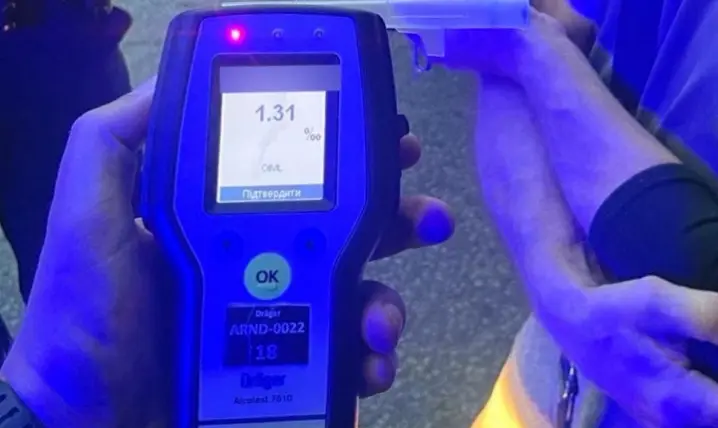 У Чернівцях п'яний водій Mercedes катався містом: його зупинили патрульні