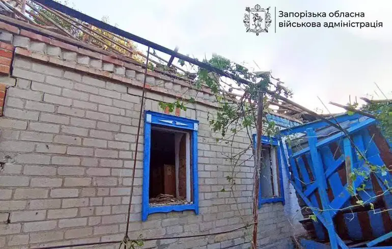 Через атаку дронів у Запорізькому районі спалахнули пожежі, одна людина постраждала — ОВА