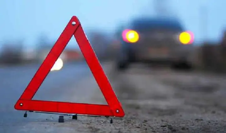 У Чернівцях біля кінотеатру Миколайчука ДТП: громадський транспорт затримується