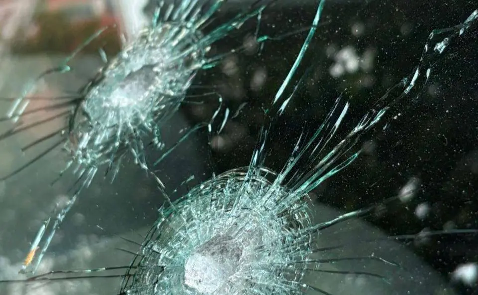 На Подолі сьогодні вранці чоловік відкрив стрілянину у дворі будинку