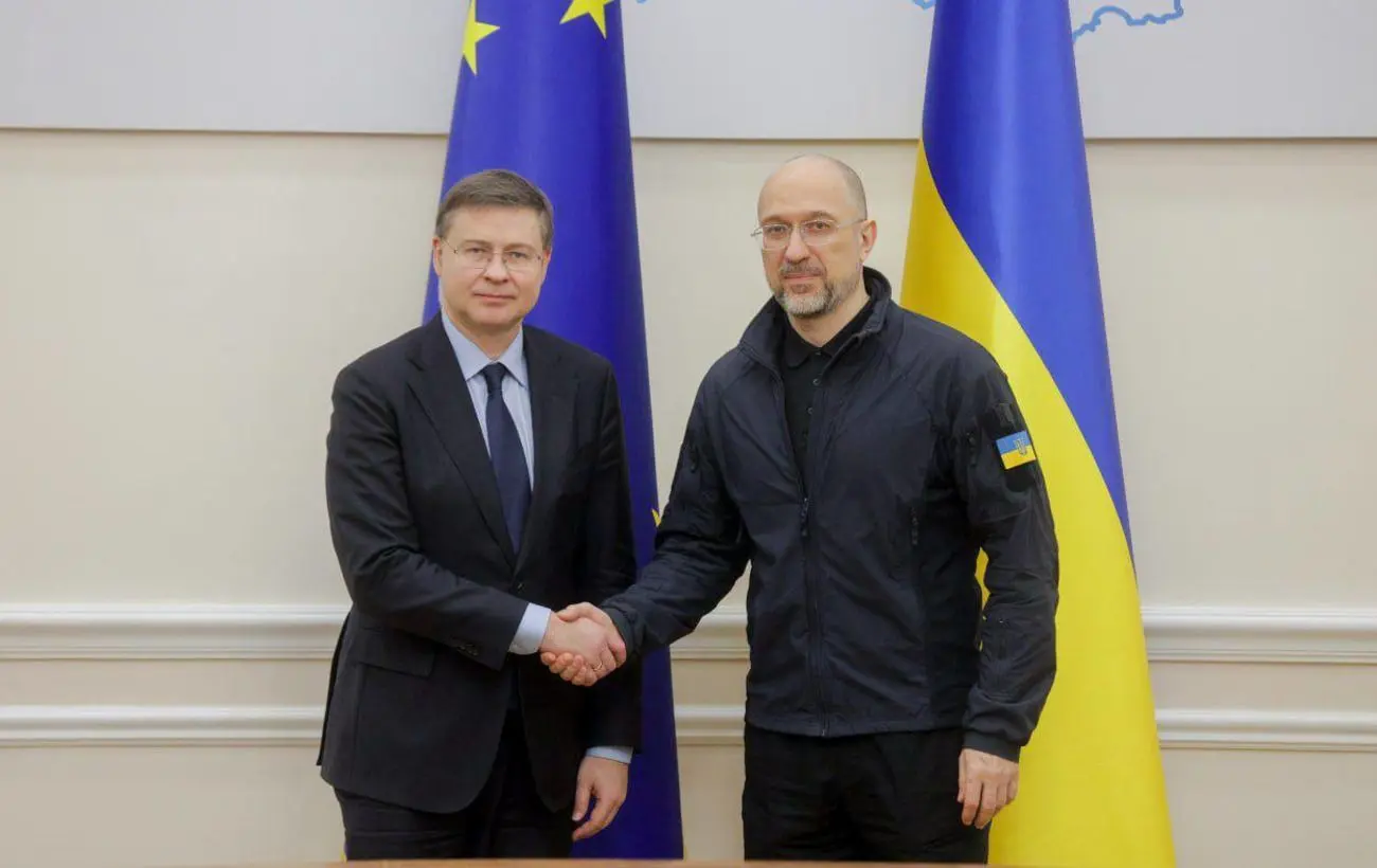 Шмигаль обговорив із комісаром ЄС роль України у системі європейської безпеки