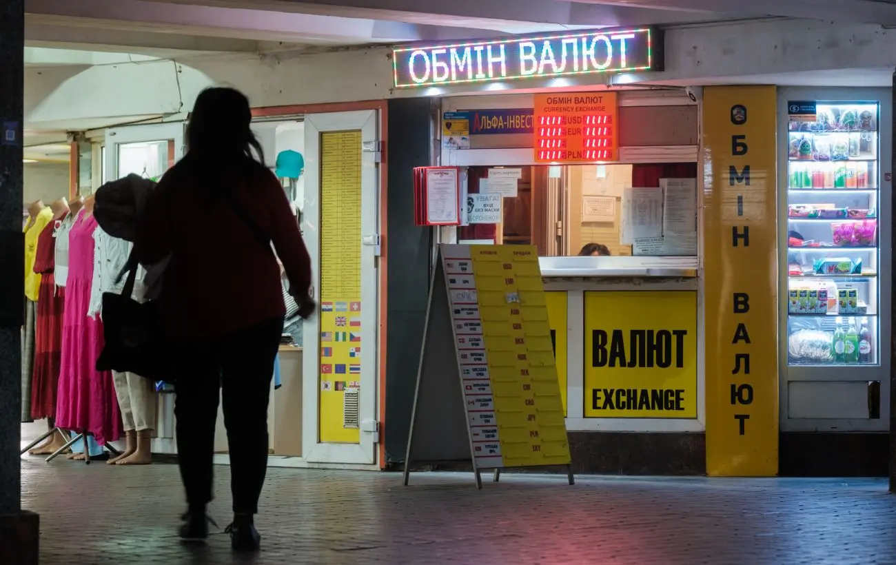 Долар пішов униз: обмінники оновили курси валют
