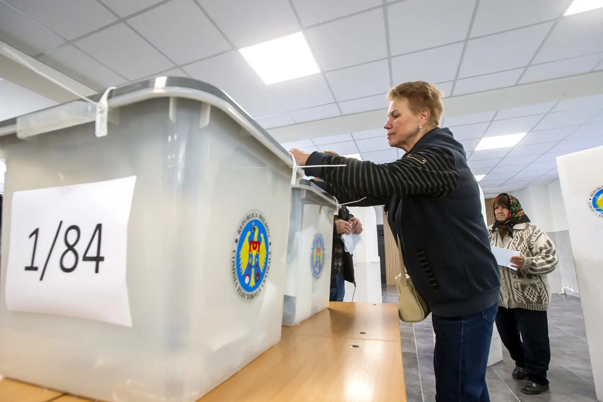 Явка на выборах в Молдове – 35%. Полиция сообщила о подвозе избирателей из России в Минск