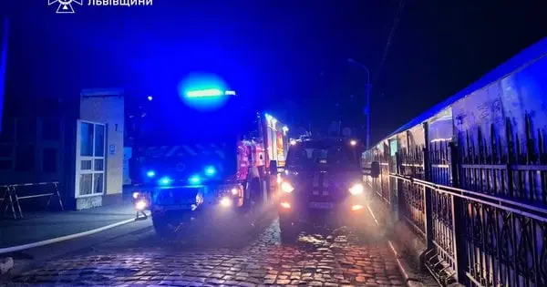 Уночі у Львові виникла пожежа на Привокзальному ринку