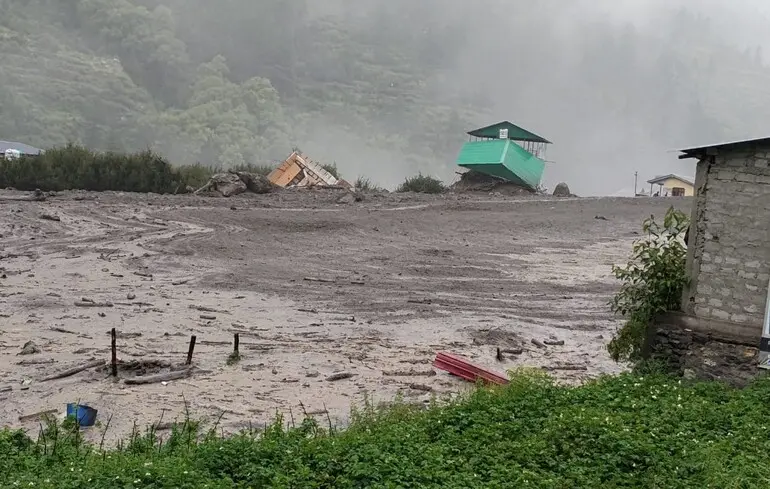 Раптова повінь накрила село в Гімалаях: загинули четверо людей, понад 50 зникли безвісти
