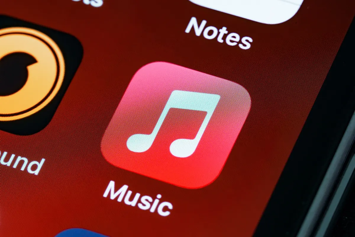 Apple Music запустив інструмент перенесення плейлистів із Spotify