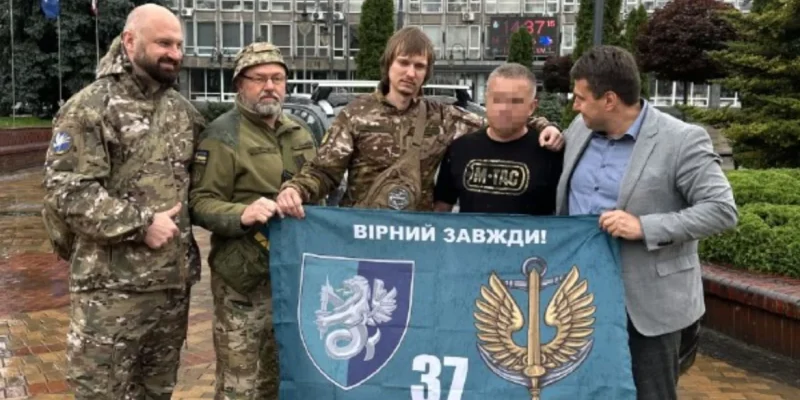 Повнопривідний позашляховик передала Вінниця бійцям 37-ї бригади