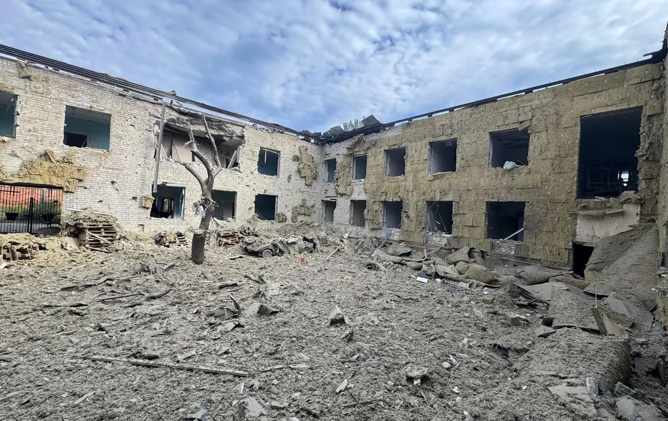 Росія скинула ФАБи на Костянтинівку: пошкоджені будівлі та школу мистецтв
