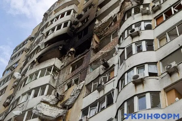 Масована атака на Київ: оприлюднено фото постраждалої внаслідок обстрілу багатоповерхівки