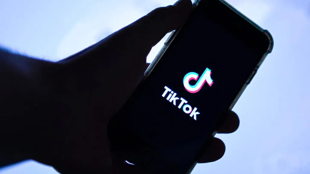 TikTok впровадив нічну паузу для підлітків: автоматичні медитації проти екранної залежності