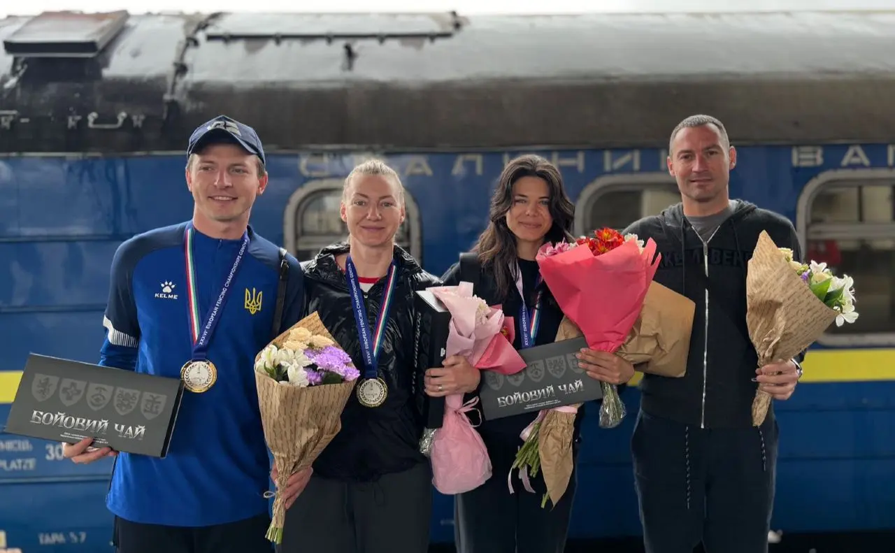 Українські фехтувальники з тріумфом повернулися з чемпіонату Європи-2025 у Київ