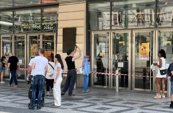 У Празі три великих ТРЦ залишились зачиненими через "замінування"