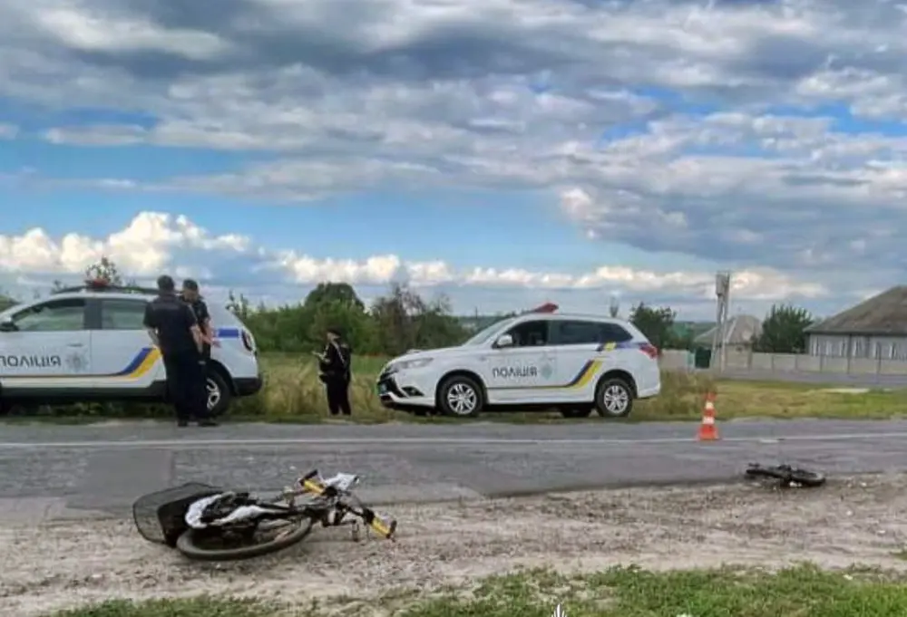 П’яний водій збив двох велосипедистів на Харківщині (фото)