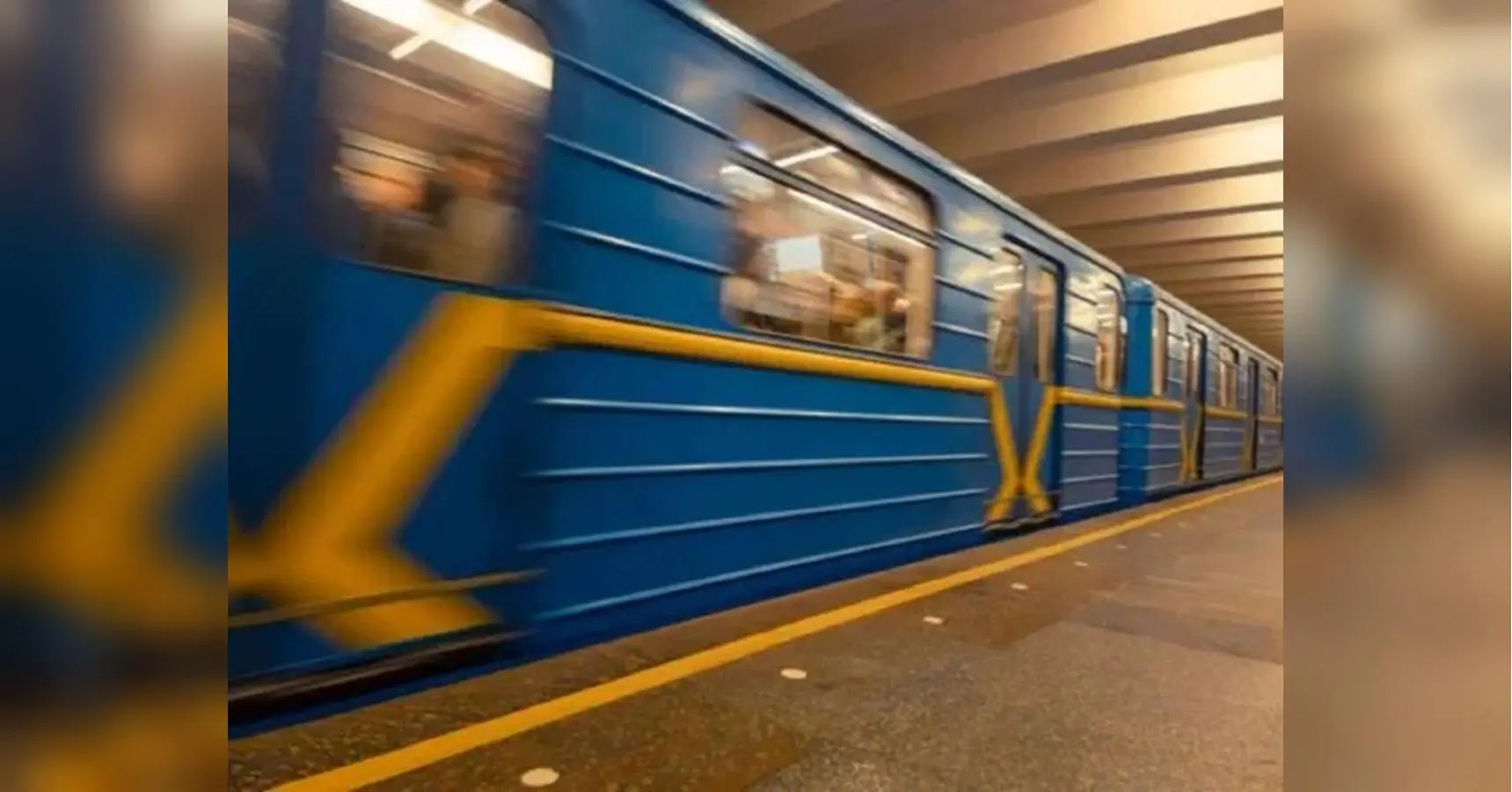 У Києві перекрили дві дороги та зачинили станцію метро: де діють обмеження