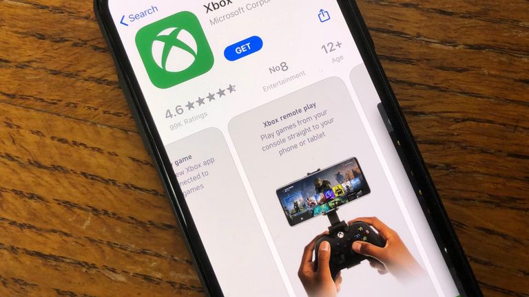 Microsoft звинувачує Apple у затримці запуску мобільного магазину Xbox