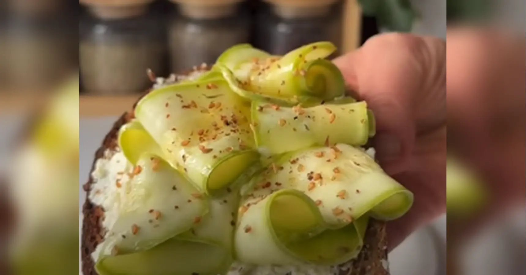Мариновані кабачки слайсами: хрусткі, свіжі, ароматні