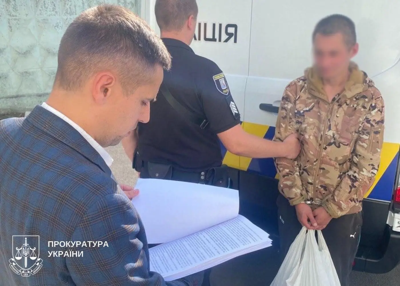 У Дарницькому районі чоловік пограбував колишнього військового на кріслі колісному – грабіжника затримали