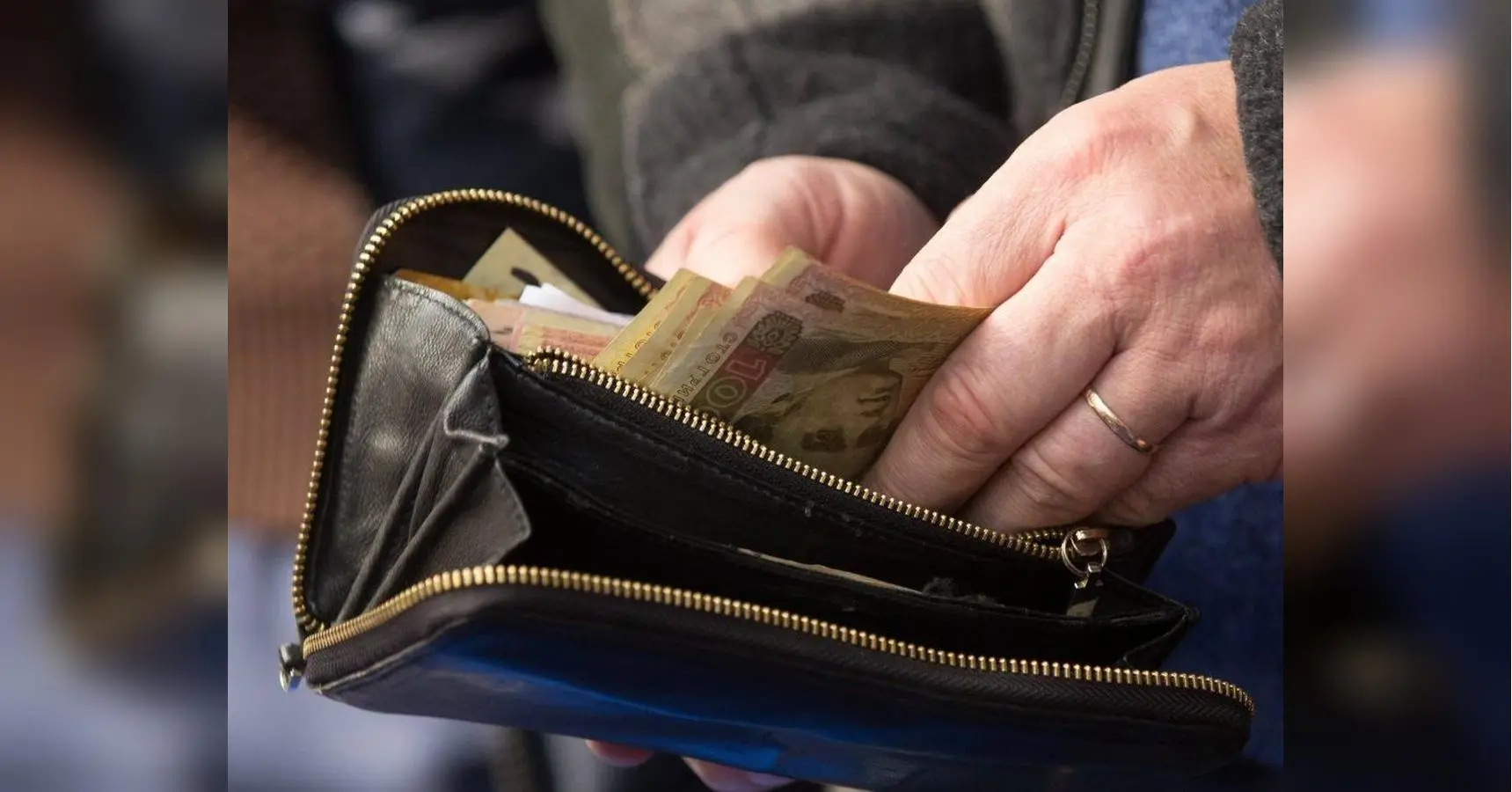 Не 8 688 гривень: Кабмін запропонував нову мінімальну зарплату наступного року