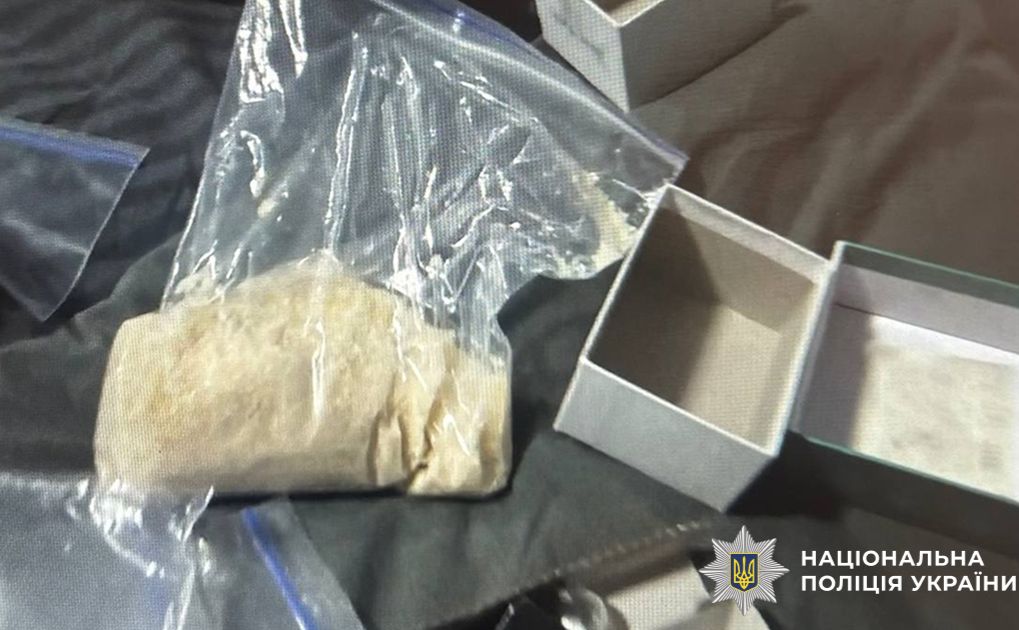 Збували психотропи на Подолі: у Києві судитимуть двох чоловіків