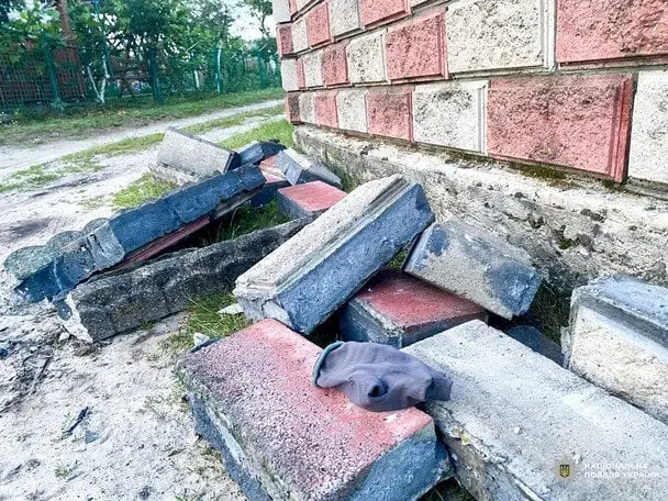 Бетонний паркан убив 4-річного хлопчика: фото
