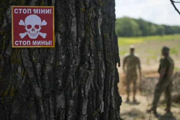 "Обмежує право на самооборону": у МЗС пояснили відмову України від заборони протипіхотних мін