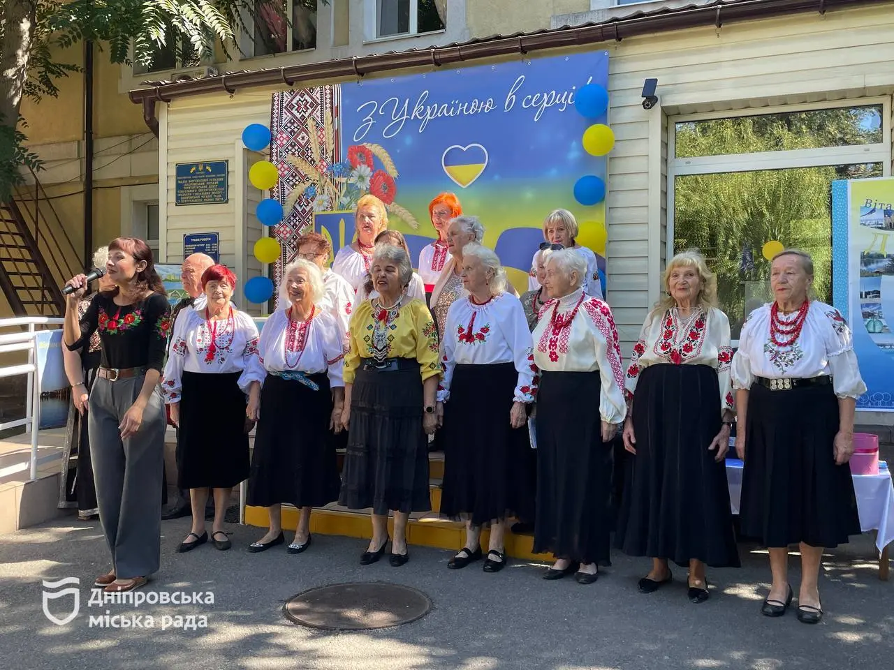 У терцентрі до Дня міста провели концерт «Єднай, Дніпро, серця навіки!»