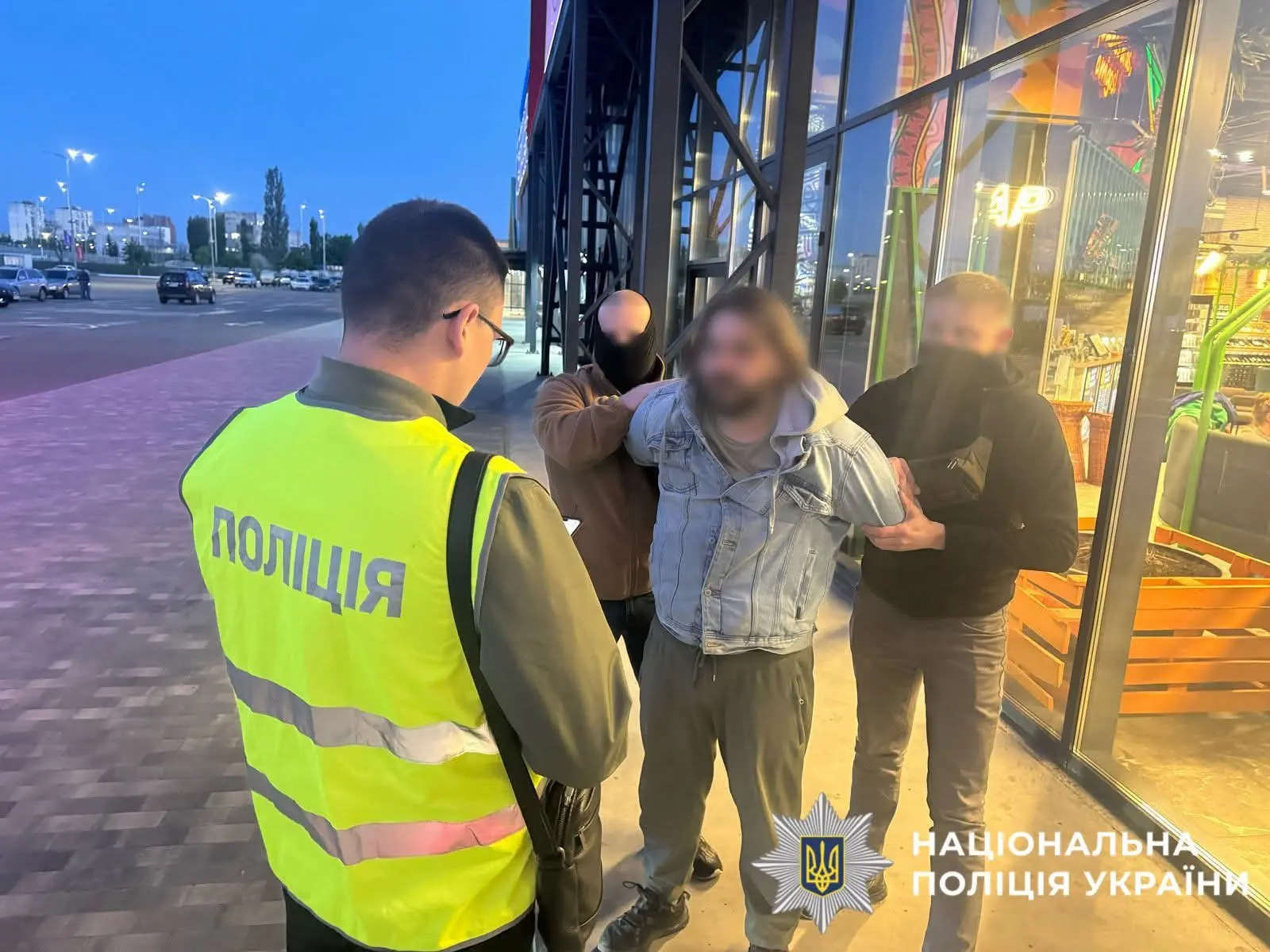На Київщині у торговців зброєю вилучили арсенал на 27 тисяч доларів