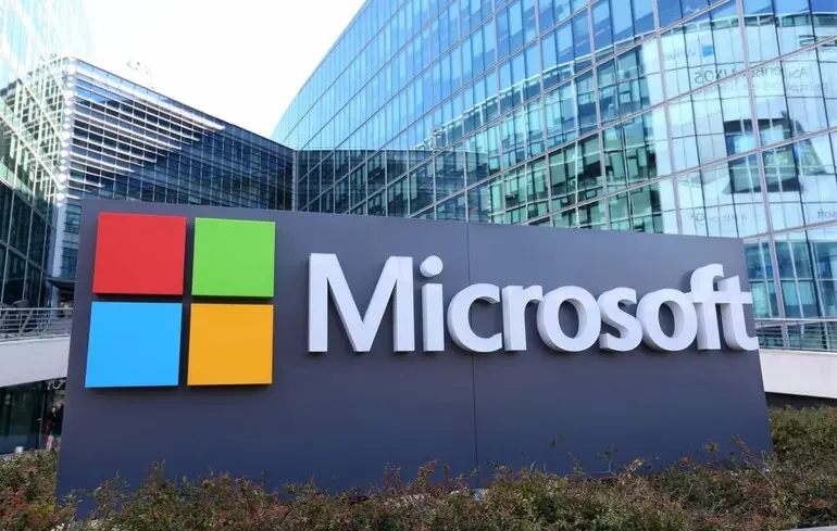Microsoft йде з Росії: з боргами та після погроз "задушити"