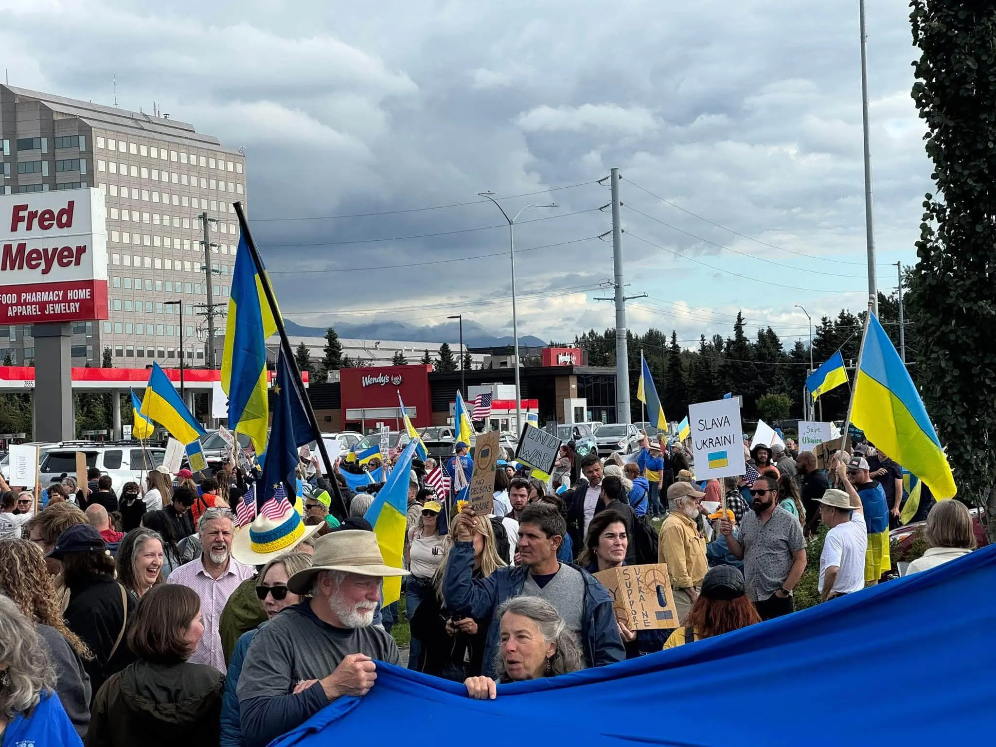 У Анкориджі пройшов мітинг на підтримку України перед самітом Трампа