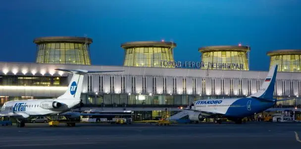 На Санкт-Петербург налетіли дрони: в аеропорту затримані рейси