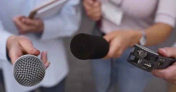 Прес-конференція чи пресконференція: як правильно писати за новим правописом