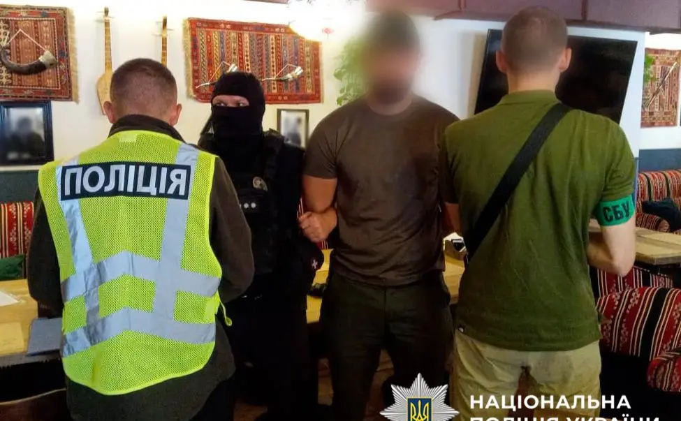 За 12 тисяч доларів переправляв призовників за кордон: у Києві затримали 35-річного чоловіка