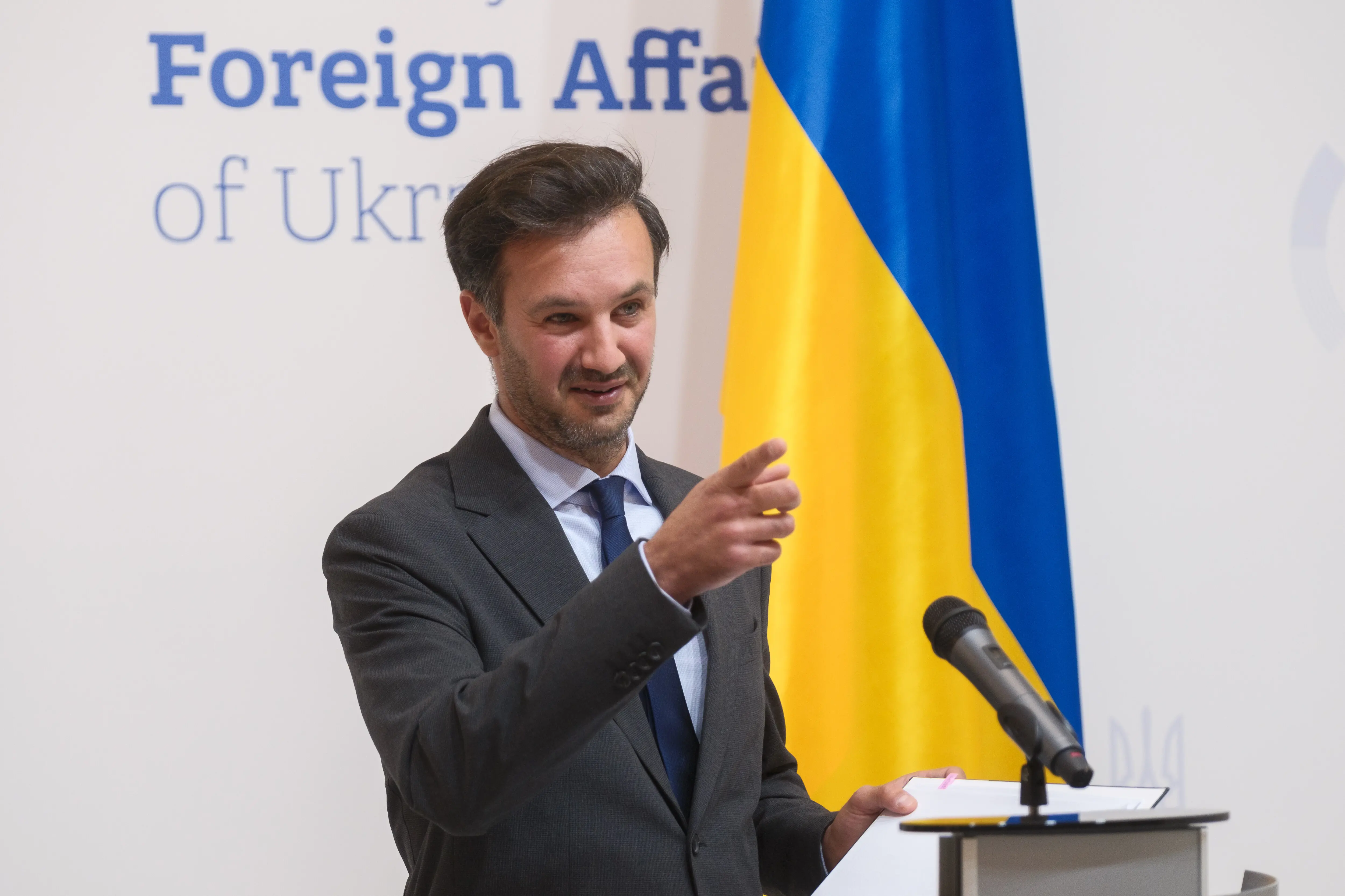Наразі рано говорити про підготовку до третього раунду переговорів, потрібно посилювати тиск на РФ – МЗС України