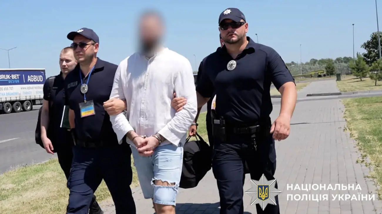 В Україну з Румунії екстрадували організатора злочинної групи паліїв 