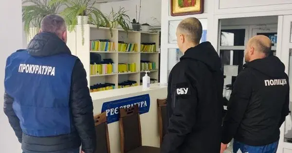 У Сторожинці група медиків підробляла документи ухилянтам для виїзду за кордон