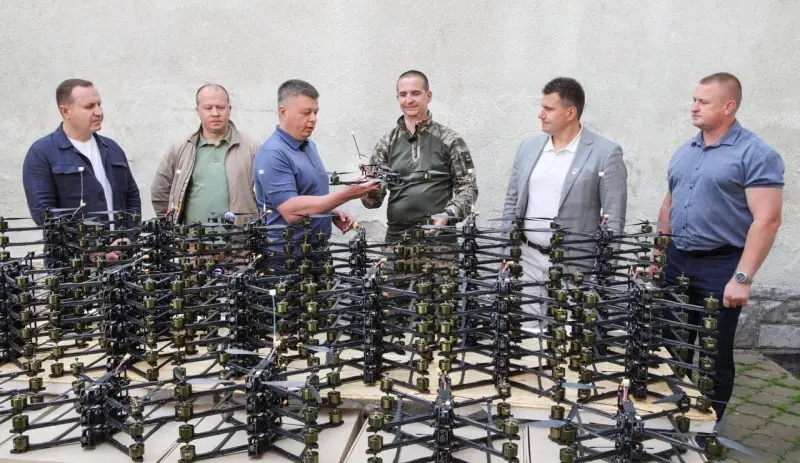 Міжрегіональний координаційний гуманітарний штаб передав 100 покращених FPV-дронів 54-й ОМБр