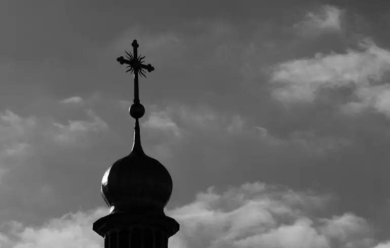 Криза сенсів, корозія стійкості