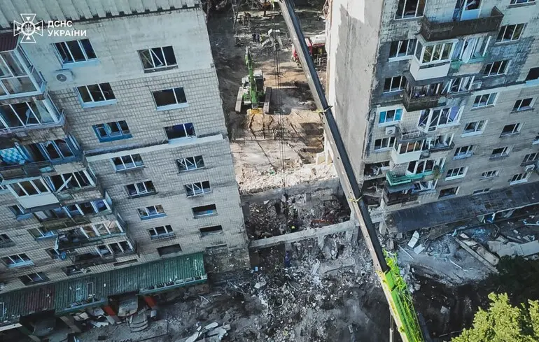 Росія поширює фейк про "влучання ракети ППО" в багатоповерхівку в Солом'янському районі Києва — ЦПД 