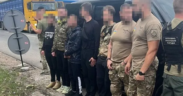 Київський поліцейський перевозив до кордону ухилянтів під виглядом спецпризначенців