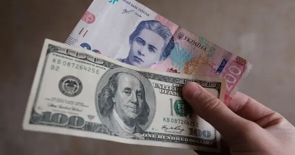 Що буде з курсом гривні і долара до кінця літа і восени: прогноз аналітиків