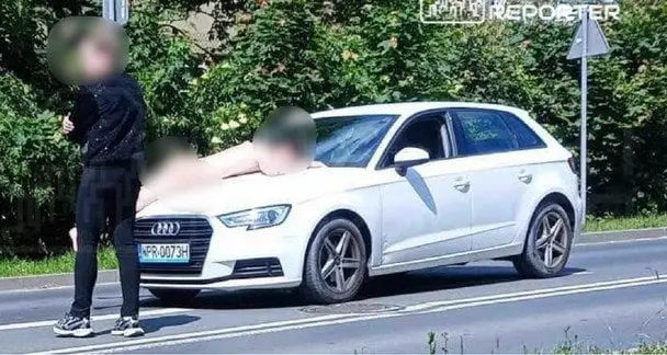 У Польщі голий українець бігав вулицею та стрибав на авто (фото)