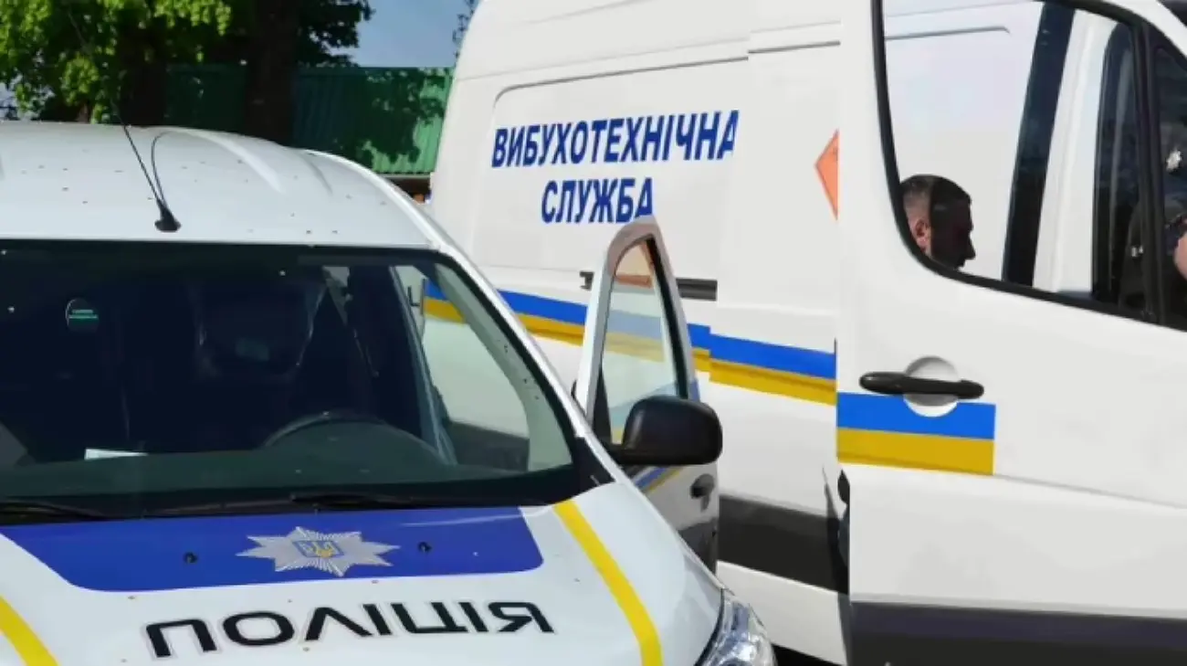 У Києві екстрені служби перевіряють інформацію про падіння уламків дрона РФ