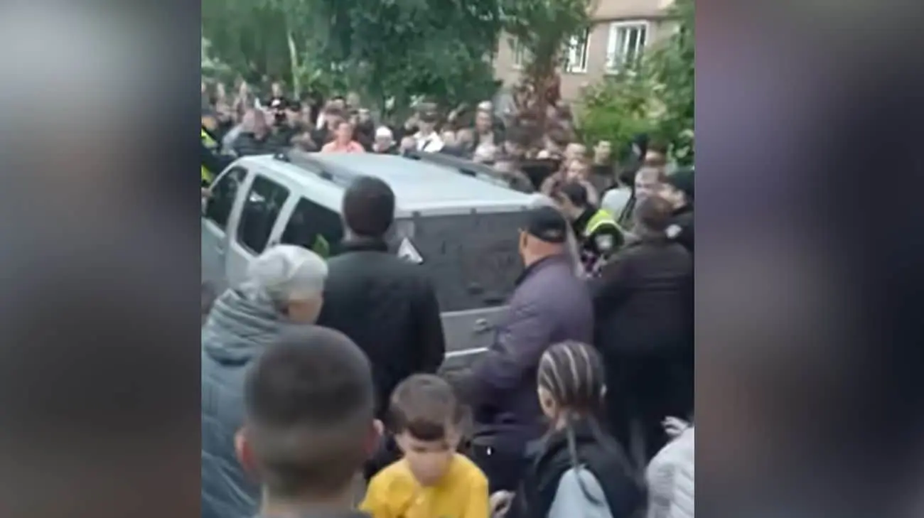 Сирський доручив провести службове розслідування щодо блокування автівки ТЦК у Кам'янці-Подільському