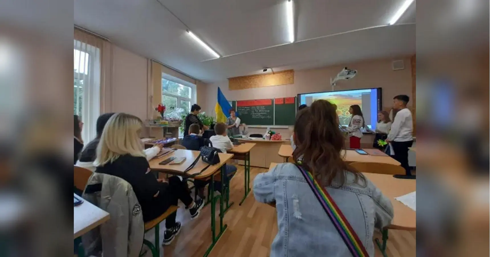 Китайські панелі з українським сертифікатом: ЗМІ про освітню реформу, яка стала бізнесом для обраних