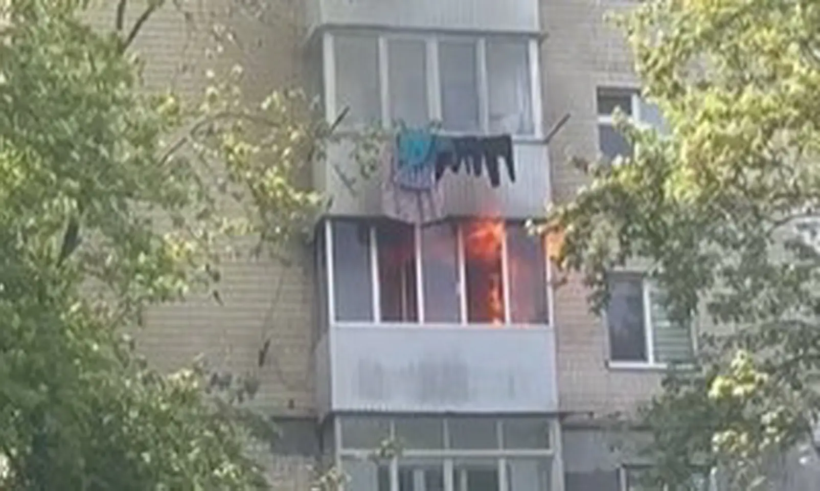 У Вінниці через пожежу на балконі ледь не згоріла квартира багатоповерхівки